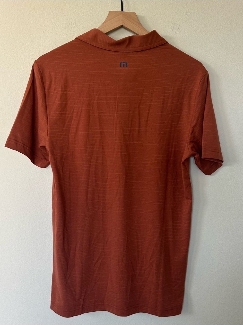 New With Tags Travis Mathew Eco Polo Small The Heater C8 Short Sleeve Golf Shirt - Picture 4 of 6